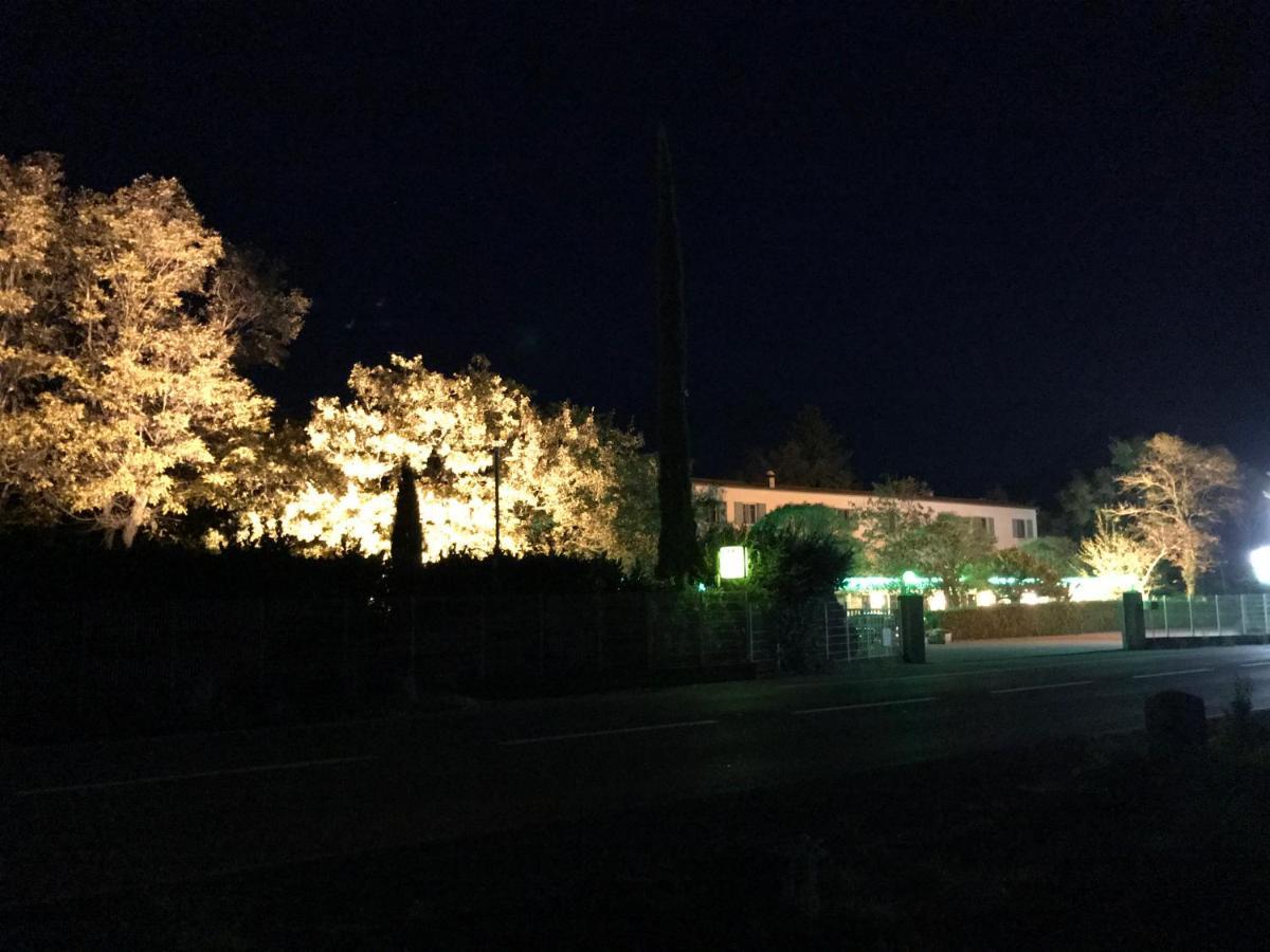 Hotel Les Chenes Sisteron Εξωτερικό φωτογραφία